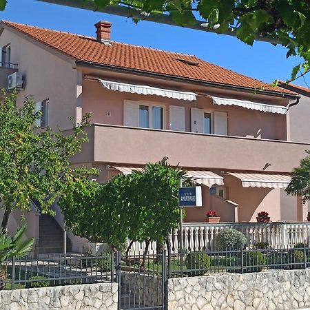 Apartmani Vesna Veglia Exterior foto