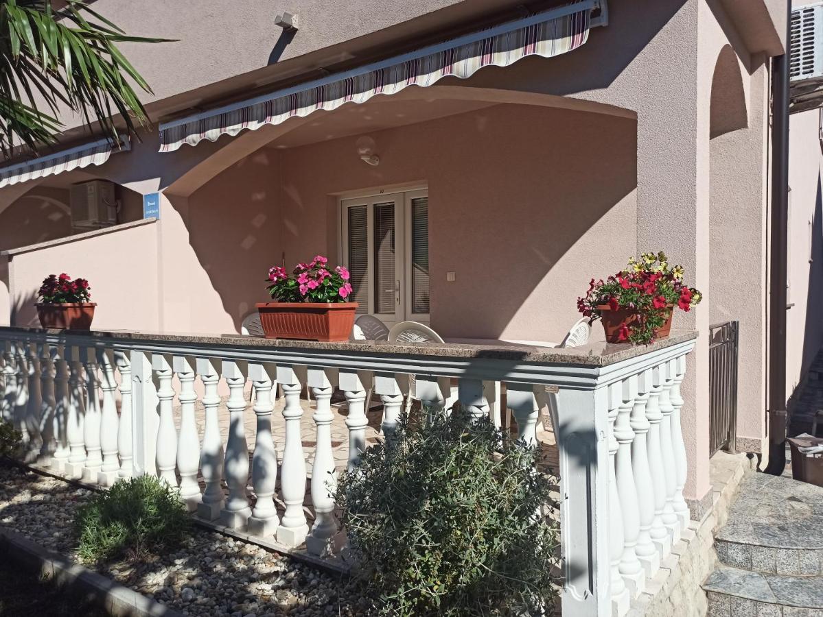 Apartmani Vesna Veglia Exterior foto