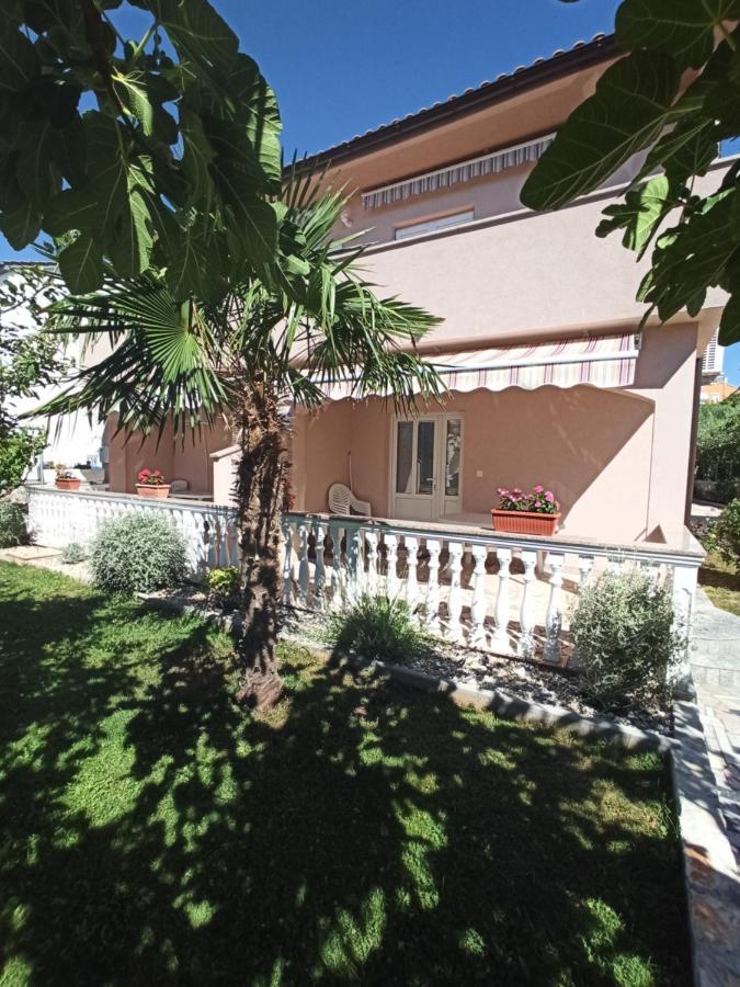 Apartmani Vesna Veglia Exterior foto