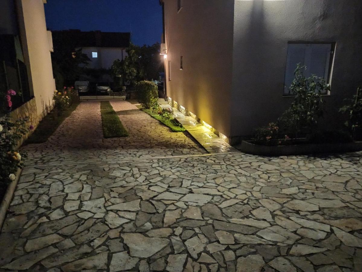 Apartmani Vesna Veglia Exterior foto