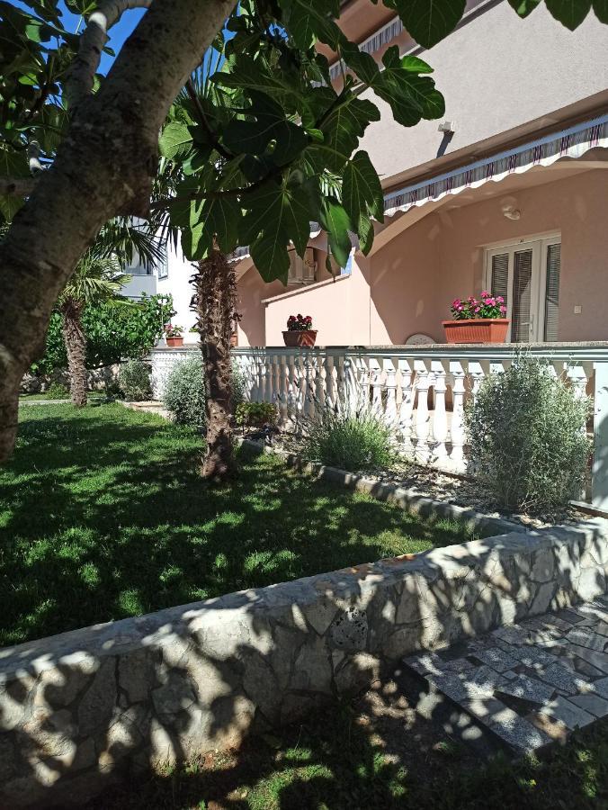 Apartmani Vesna Veglia Exterior foto