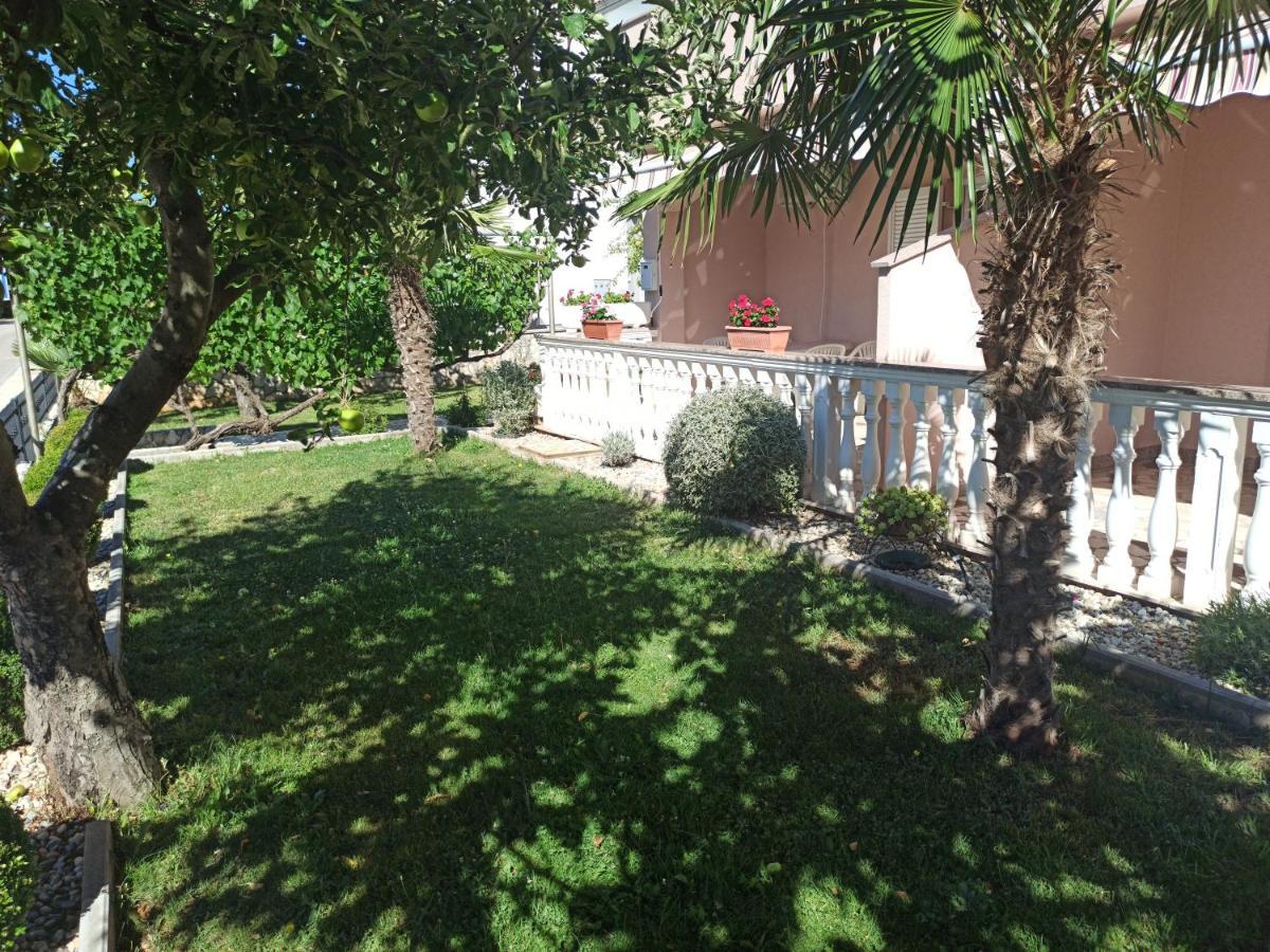 Apartmani Vesna Veglia Exterior foto