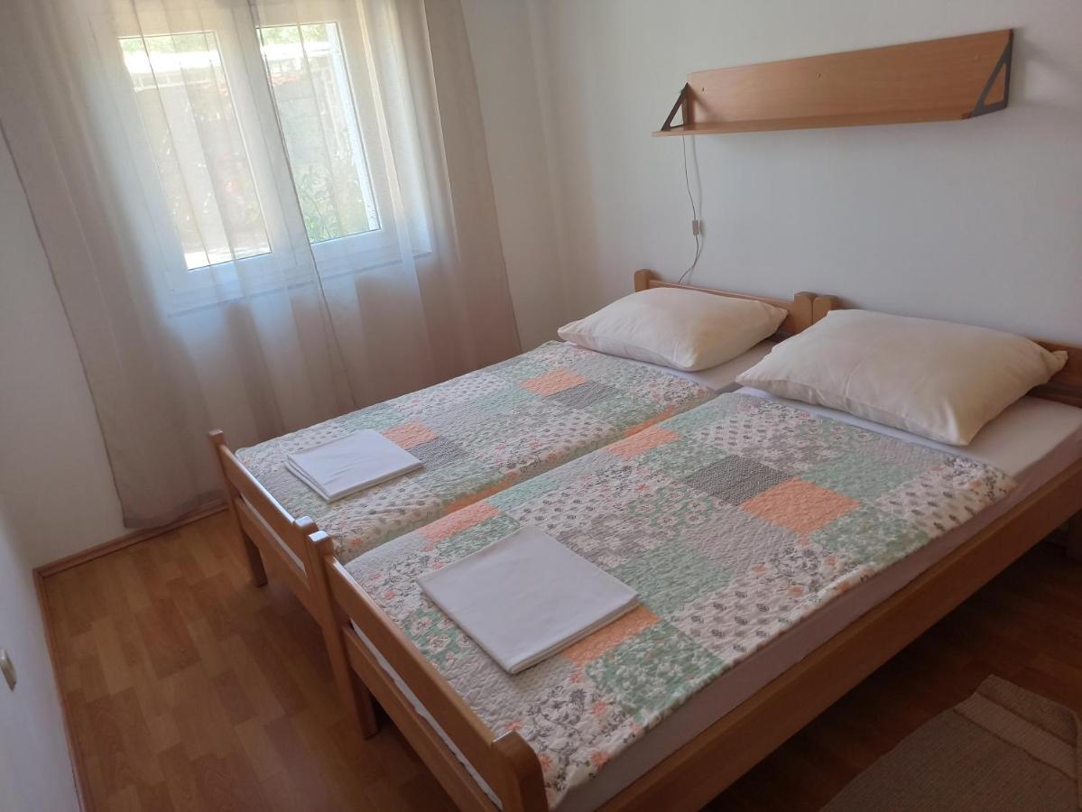 Apartmani Vesna Veglia Exterior foto