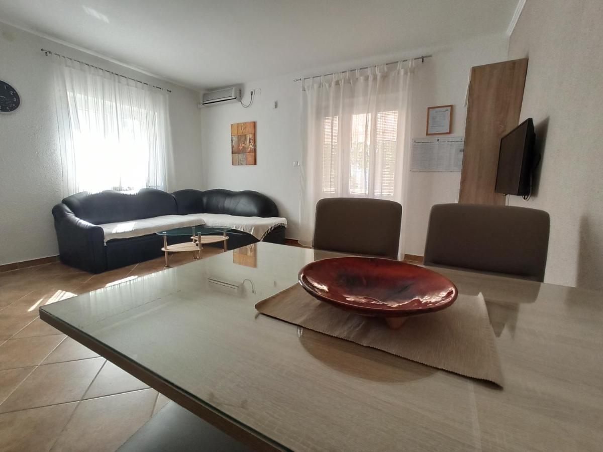 Apartmani Vesna Veglia Exterior foto