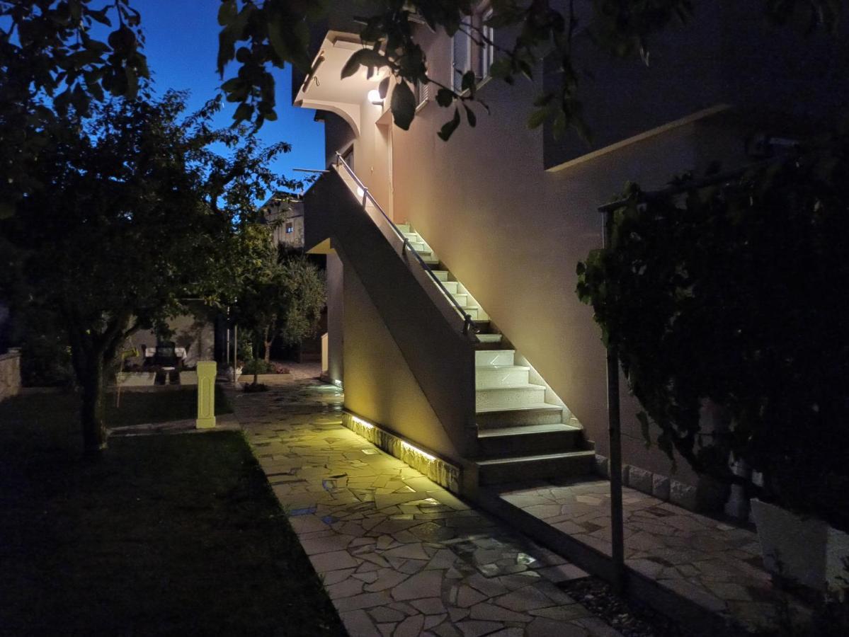 Apartmani Vesna Veglia Exterior foto