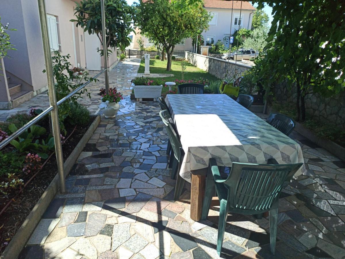 Apartmani Vesna Veglia Exterior foto