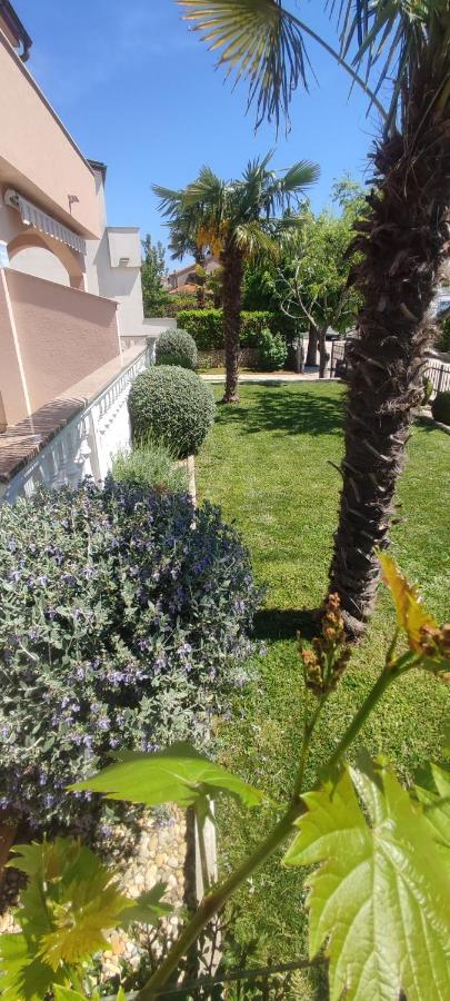 Apartmani Vesna Veglia Exterior foto