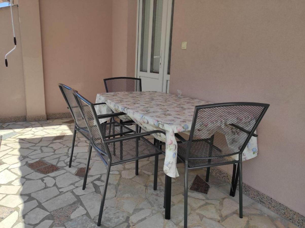 Apartmani Vesna Veglia Exterior foto