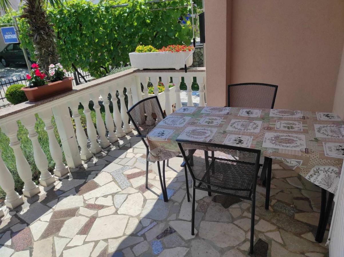 Apartmani Vesna Veglia Exterior foto